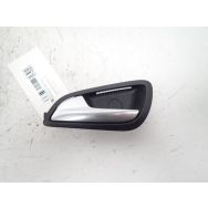 Poignee interieure porte avant gauche