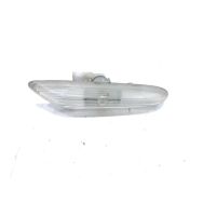 Repetiteur d'aile droit