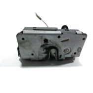 Serrure de porte avant droite