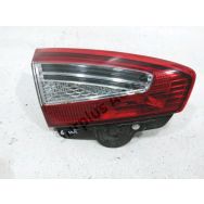 Feu arrière intérieur gauche