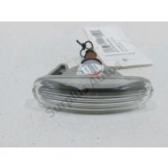 Repetiteur d'aile droit