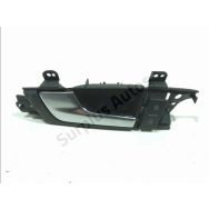 Poignee interieure porte avant gauche