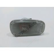 Repetiteur d'aile droit