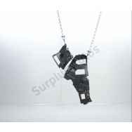 Support gauche de pare-choc arrière