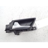 Poignee interieure porte avant gauche