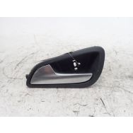 Poignee interieure porte avant gauche