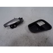 Poignee interieure porte avant gauche