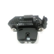 Serrure de coffre arrière