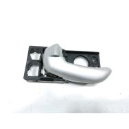 Poignee interieure porte avant gauche