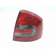 Feu arrière droit