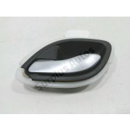 Poignee interieure porte avant gauche