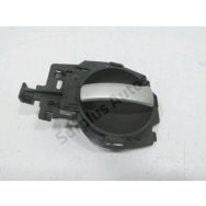 Poignee interieure porte avant gauche