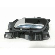 Poignee interieure porte avant gauche