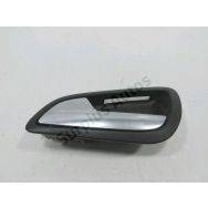 Poignee interieure porte avant gauche