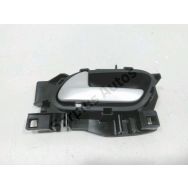 Poignee interieure porte avant gauche